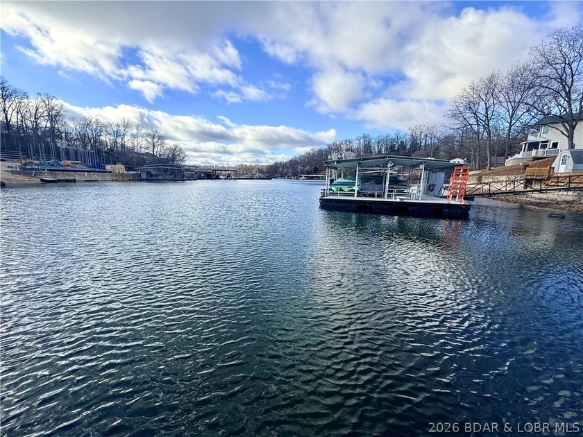 Hidden Gem Lakefront Home at the 3 MM! Nestled in a deep cove - photo 34