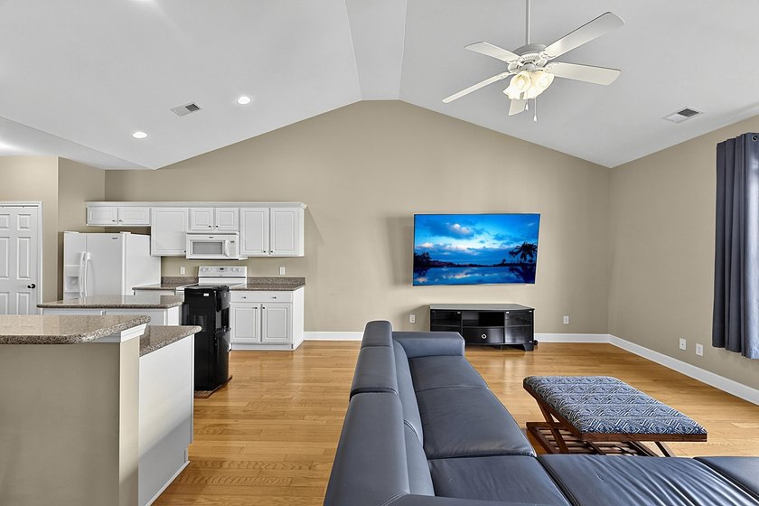 ***OPEN HOUSE Sunday July 26th 1-4pm*** Come take a look at this - photo 24