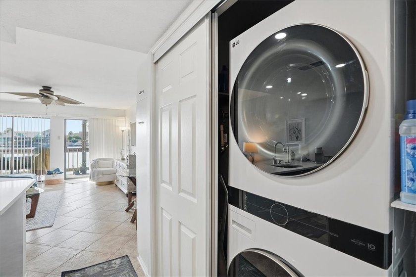 Fully renovated first-floor waterfront condo offering 1 bedroom - photo 16