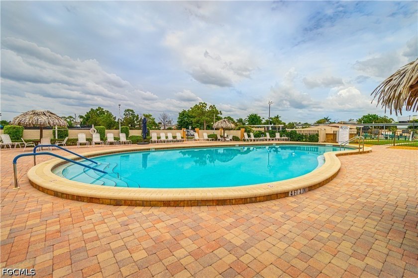 Nicely Updated 2 bedroom, 2 Bathroom Condo. Newer Kitchen - photo 19