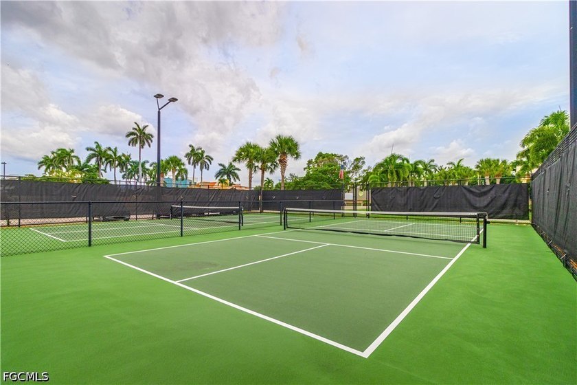 Nicely Updated 2 bedroom, 2 Bathroom Condo. Newer Kitchen - photo 22