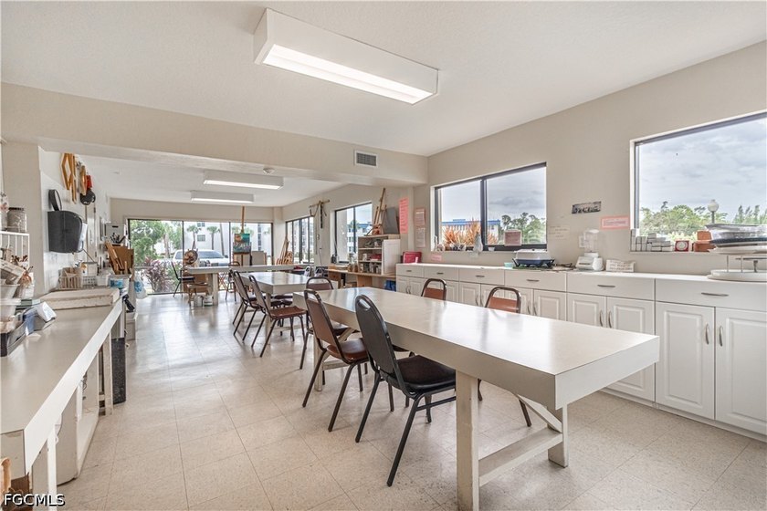 Nicely Updated 2 bedroom, 2 Bathroom Condo. Newer Kitchen - photo 25