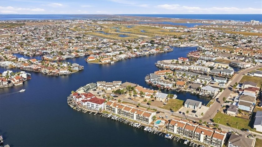 Fully renovated first-floor waterfront condo offering 1 bedroom - photo 26