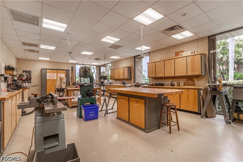 Nicely Updated 2 bedroom, 2 Bathroom Condo. Newer Kitchen - photo 31