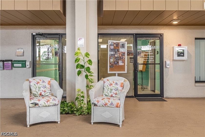 Nicely Updated 2 bedroom, 2 Bathroom Condo. Newer Kitchen - photo 33