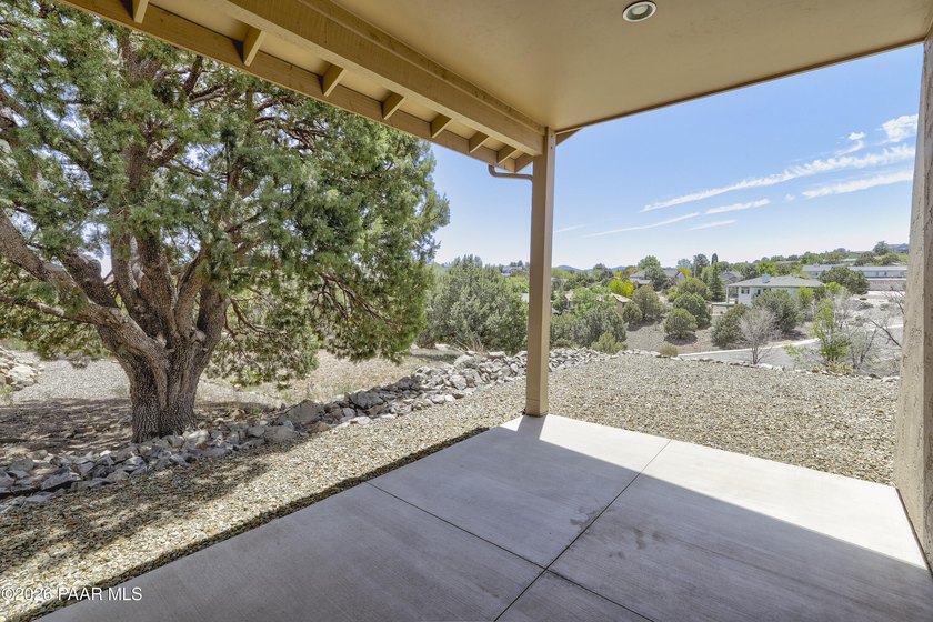 A RARE opportunity to own a single-level spacious property with - photo 7