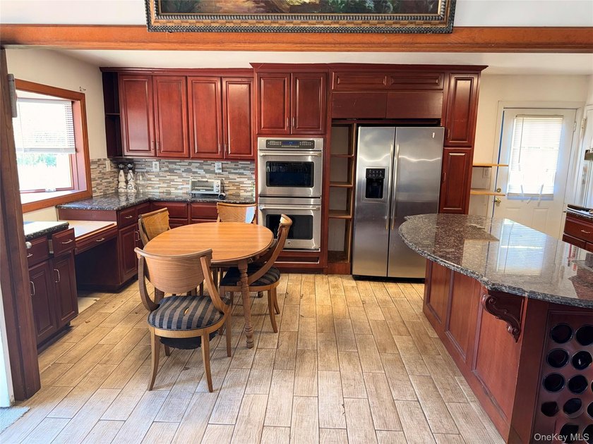 Welcome to this charming starter home offering the perfect blend - photo 17