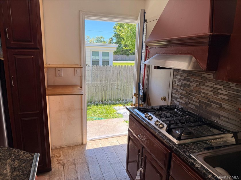 Welcome to this charming starter home offering the perfect blend - photo 34