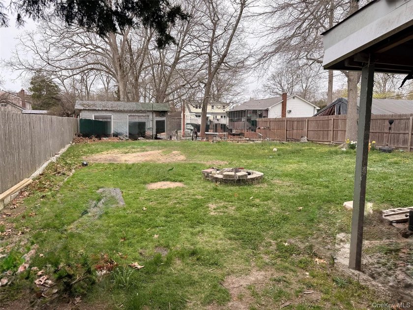 Welcome to this charming starter home offering the perfect blend - photo 35