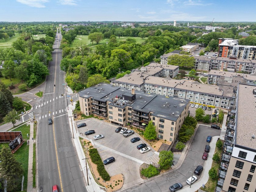Nestled next to Market Plaza and steps from Bde Maka Ska, 1BR - photo 39