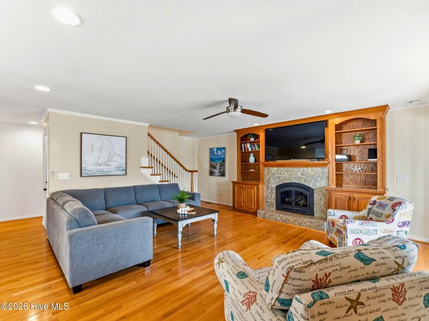 Feel the constant ocean breeze from this exceptional West End - photo 7