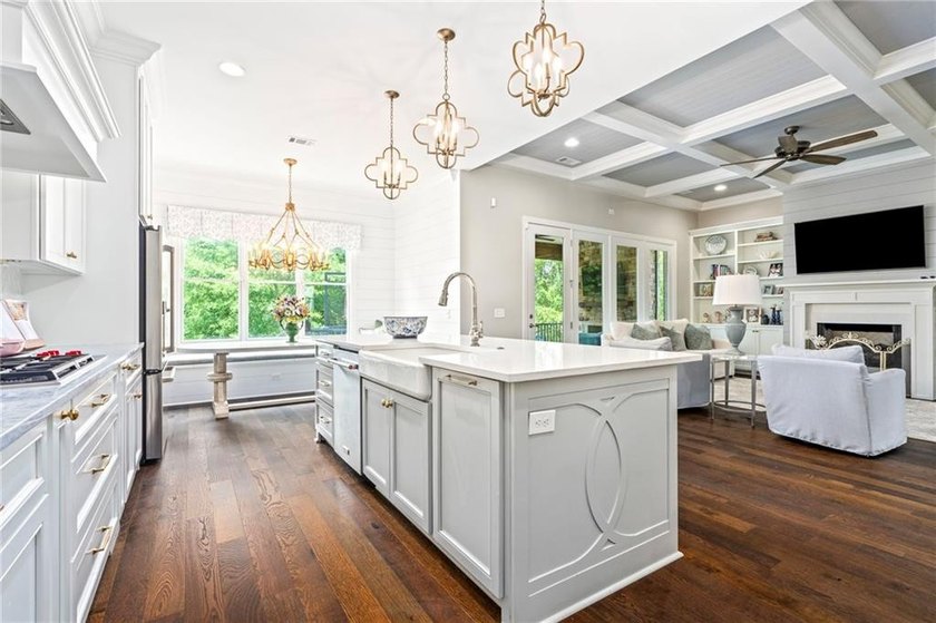 Experience refined golf course living in this stunning - photo 10
