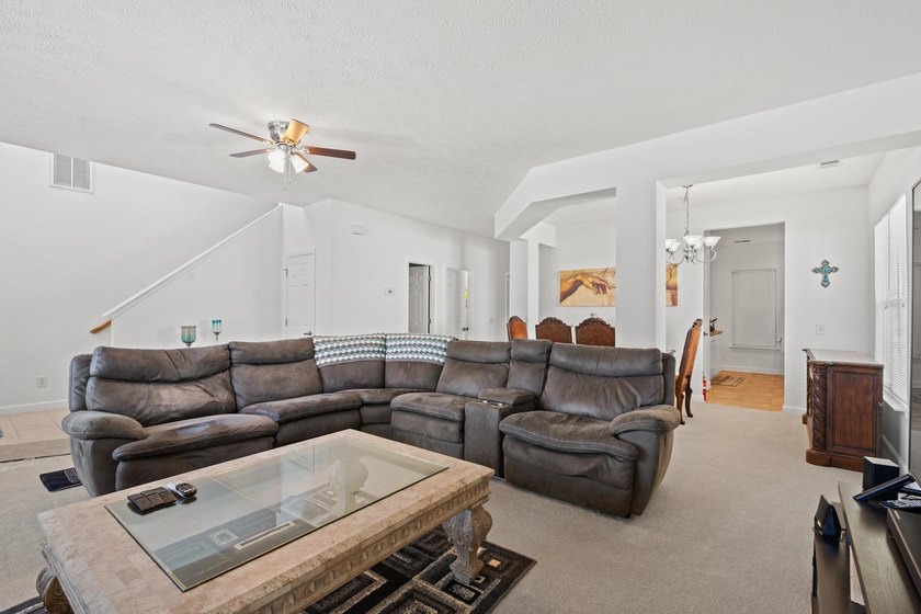 Welcome to this spacious and beautifully updated 5-bedroom, 3 - photo 11