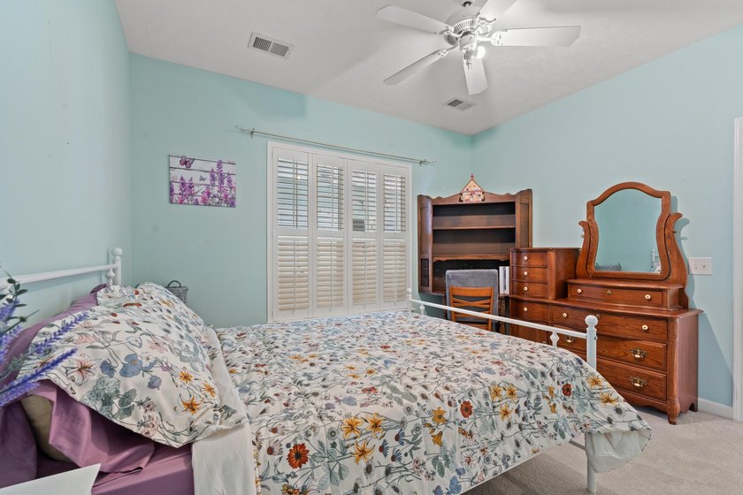 Welcome to this spacious and beautifully updated 5-bedroom, 3 - photo 15