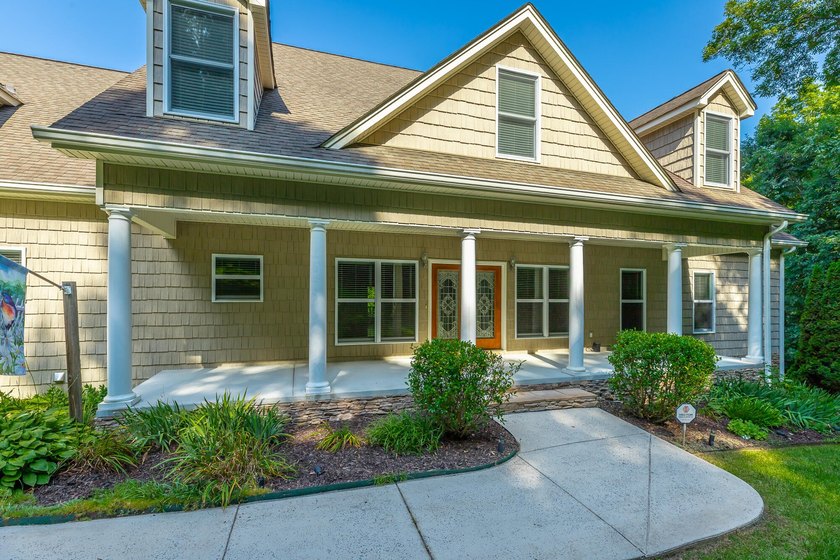 Welcome to this custom built 2006 home at 98 Etowah Ridge in - photo 16