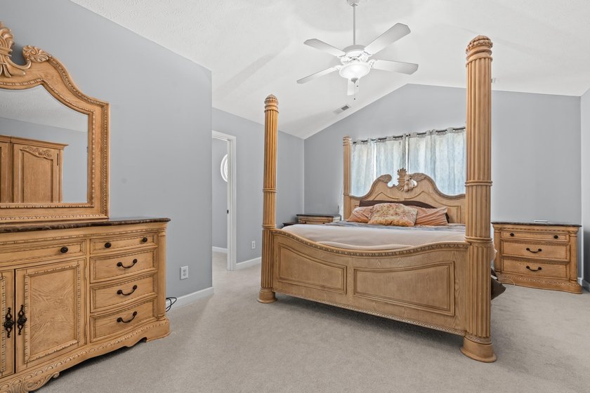 Welcome to this spacious and beautifully updated 5-bedroom, 3 - photo 16