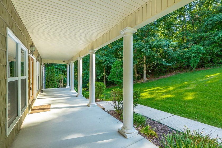 Welcome to this custom built 2006 home at 98 Etowah Ridge in - photo 17