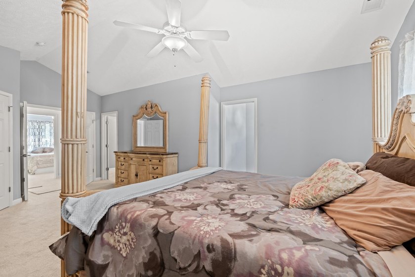Welcome to this spacious and beautifully updated 5-bedroom, 3 - photo 17
