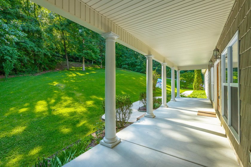 Welcome to this custom built 2006 home at 98 Etowah Ridge in - photo 18