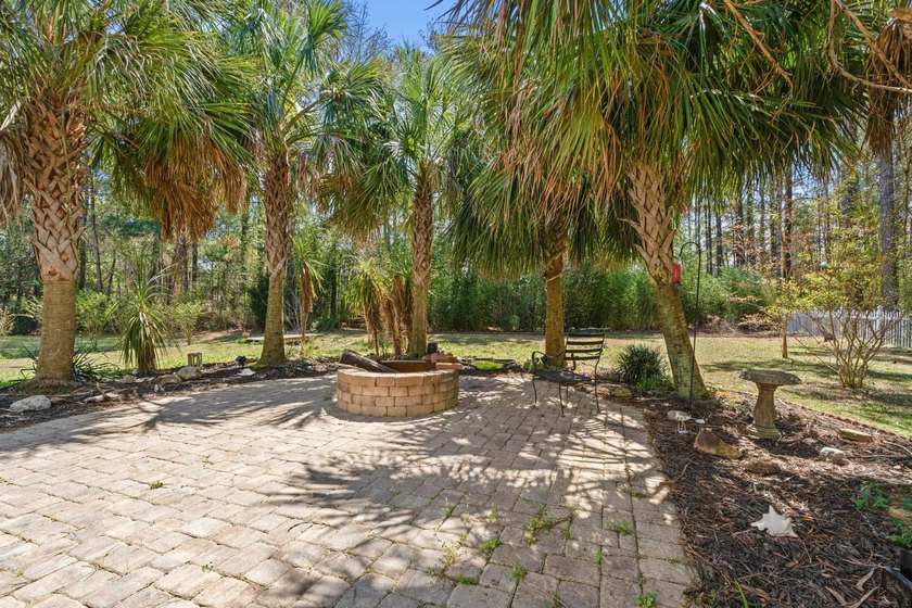 Welcome to this spacious and beautifully updated 5-bedroom, 3 - photo 19