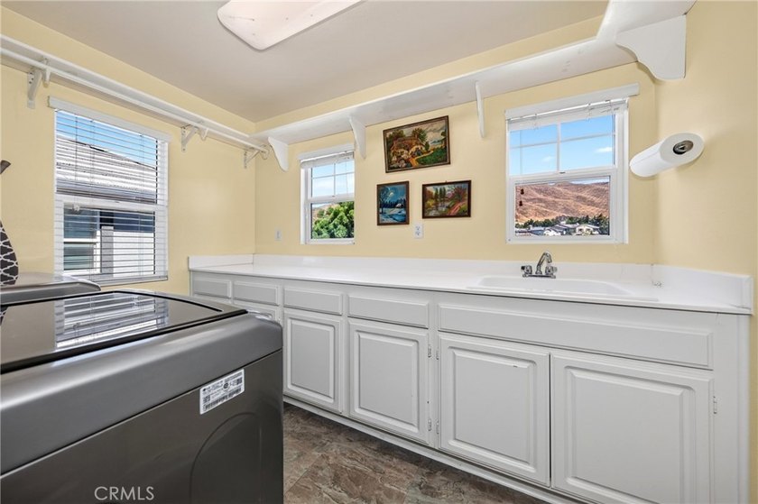 Welcome to this stunning turnkey home in the highly sought-after - photo 20
