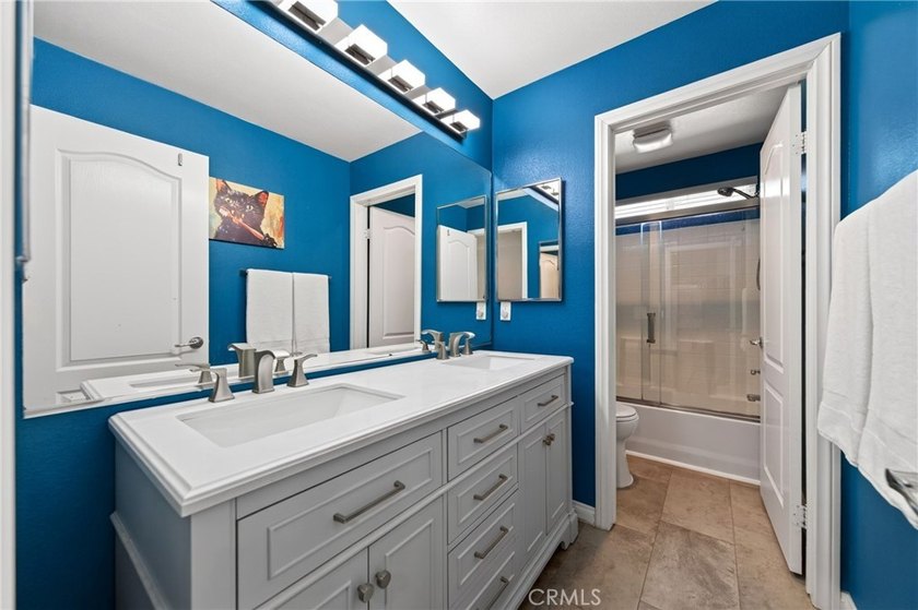 Welcome to this stunning turnkey home in the highly sought-after - photo 21
