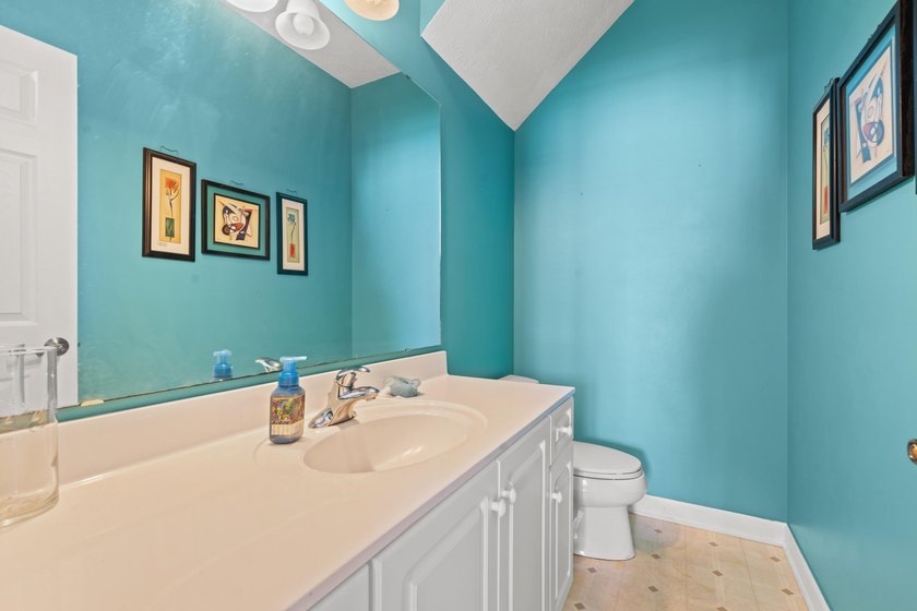 Welcome to this spacious and beautifully updated 5-bedroom, 3 - photo 22
