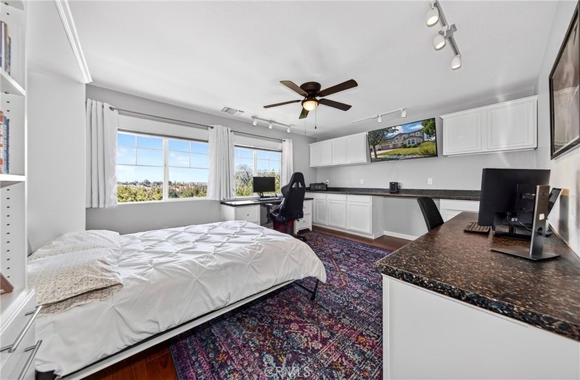 Welcome to this stunning turnkey home in the highly sought-after - photo 23