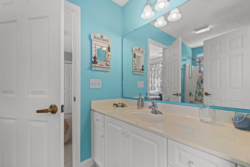 Welcome to this spacious and beautifully updated 5-bedroom, 3 - photo 24