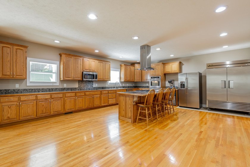 Welcome to this custom built 2006 home at 98 Etowah Ridge in - photo 25
