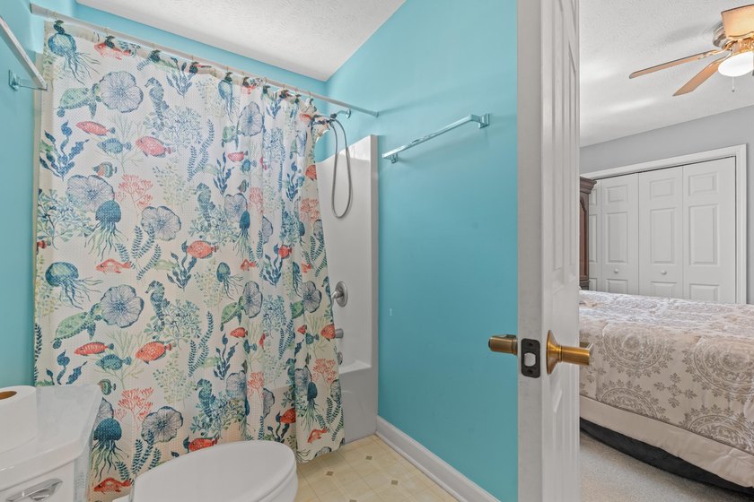 Welcome to this spacious and beautifully updated 5-bedroom, 3 - photo 25