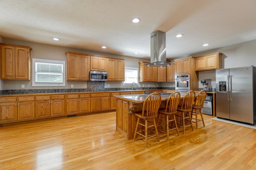 Welcome to this custom built 2006 home at 98 Etowah Ridge in - photo 26
