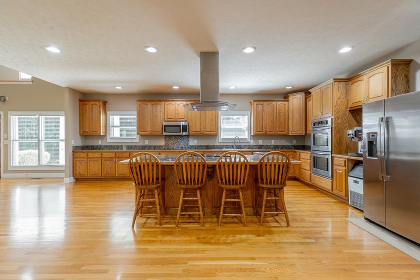 Welcome to this custom built 2006 home at 98 Etowah Ridge in - photo 27