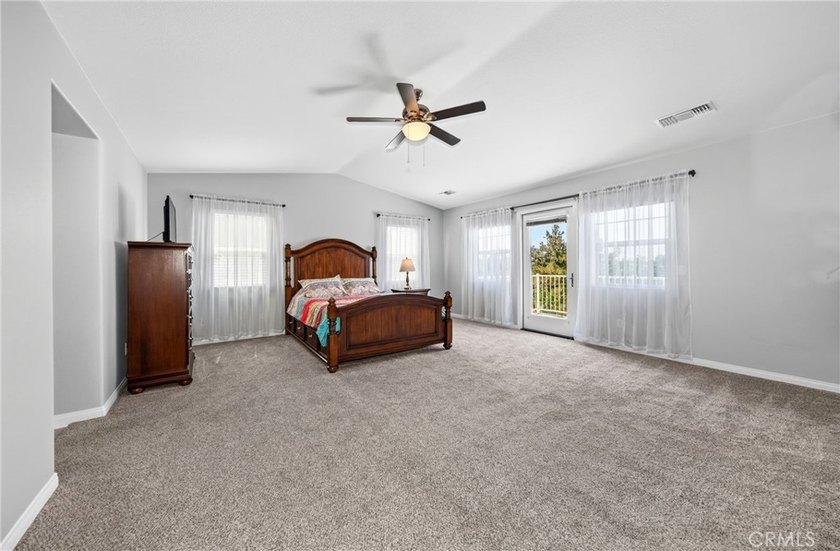 Welcome to this stunning turnkey home in the highly sought-after - photo 27