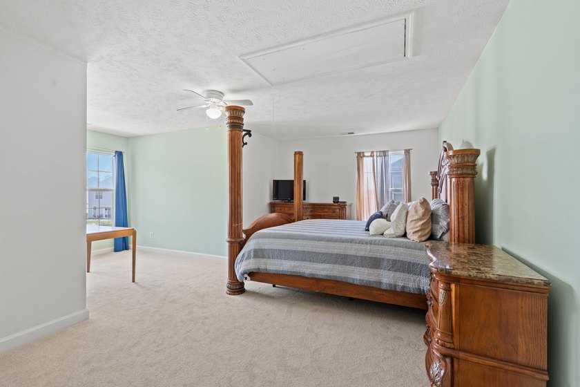 Welcome to this spacious and beautifully updated 5-bedroom, 3 - photo 28