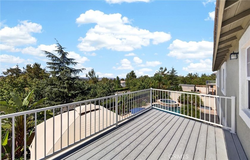 Welcome to this stunning turnkey home in the highly sought-after - photo 28