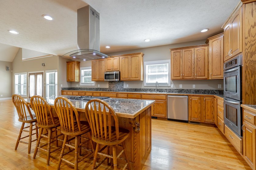 Welcome to this custom built 2006 home at 98 Etowah Ridge in - photo 30