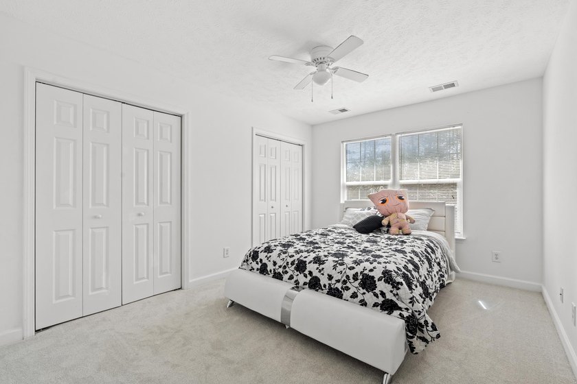 Welcome to this spacious and beautifully updated 5-bedroom, 3 - photo 30