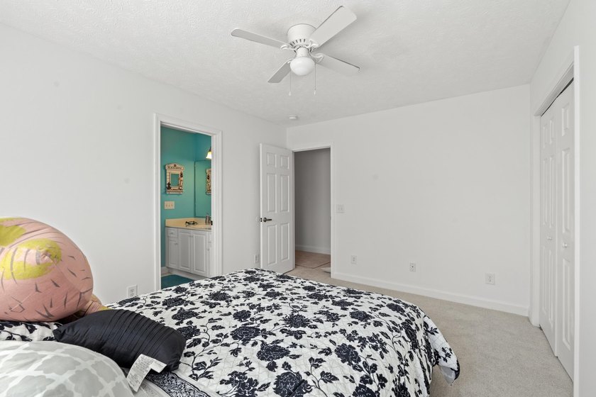 Welcome to this spacious and beautifully updated 5-bedroom, 3 - photo 31