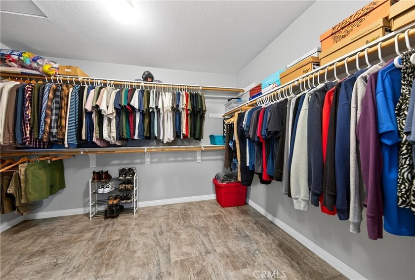 Welcome to this stunning turnkey home in the highly sought-after - photo 32