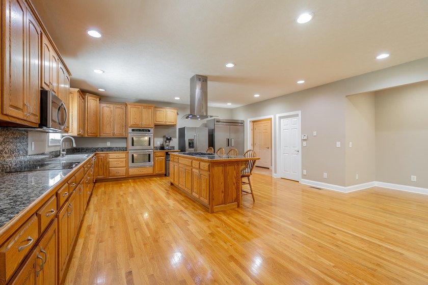 Welcome to this custom built 2006 home at 98 Etowah Ridge in - photo 38