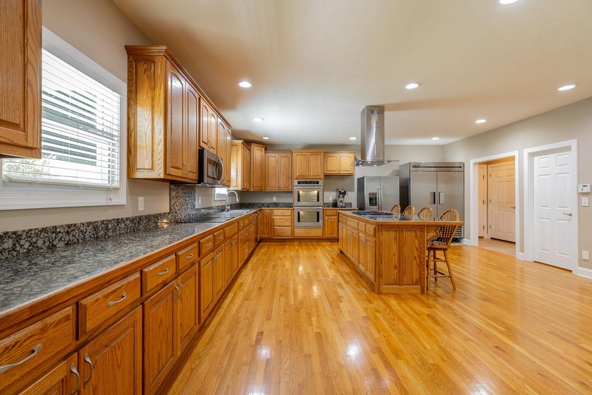 Welcome to this custom built 2006 home at 98 Etowah Ridge in - photo 40