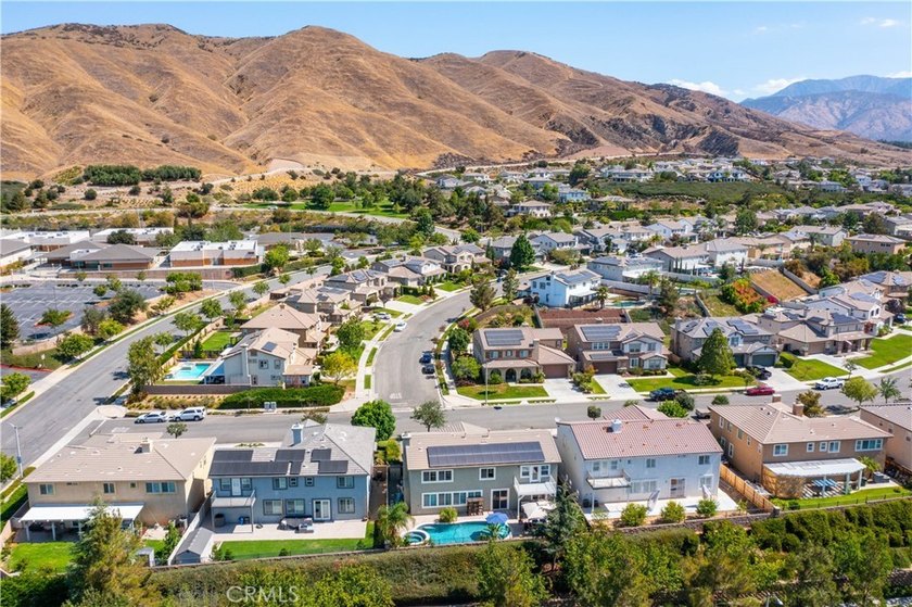 Welcome to this stunning turnkey home in the highly sought-after - photo 41