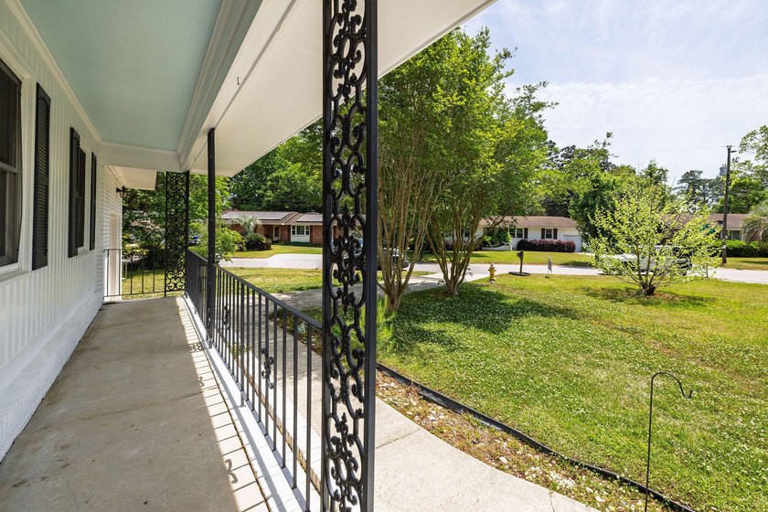 One of West Ashley's most beloved neighborhoods, Lenevar is - photo 12
