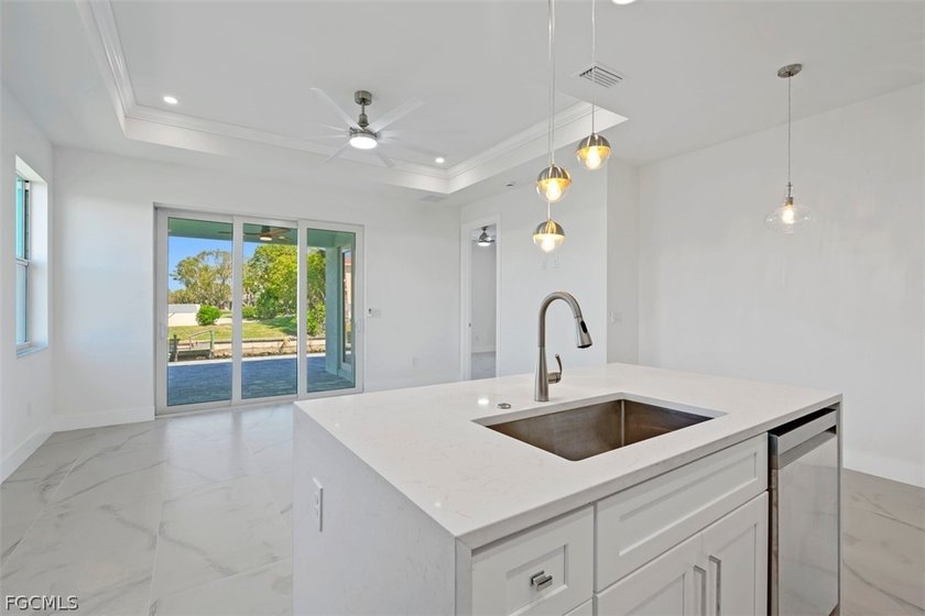 Experience the ultimate Florida lifestyle at 1105 SE 38th St, a - photo 22