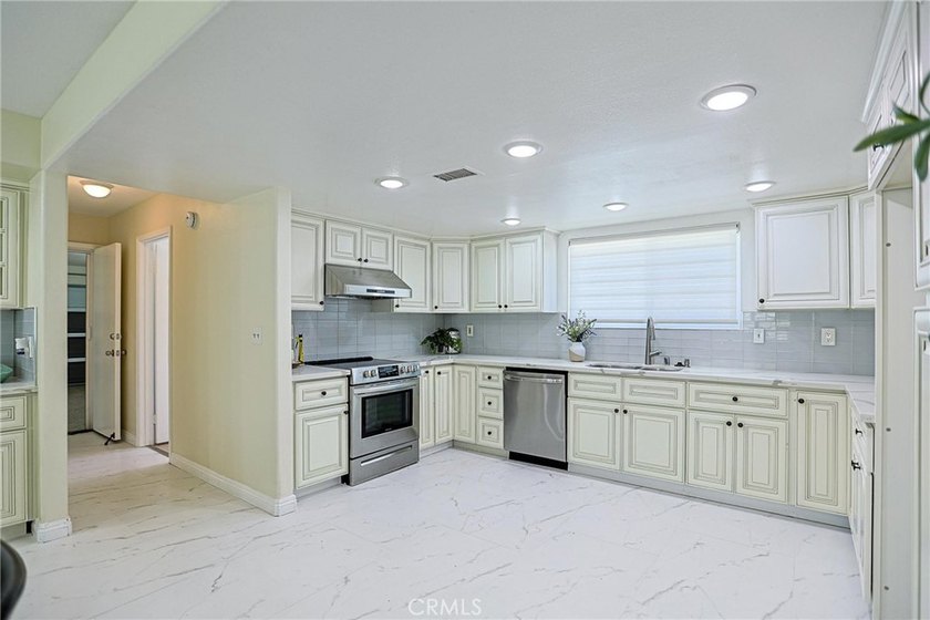 TWO UNITS! Great rental opportunity! Surf City Versatility! - photo 22