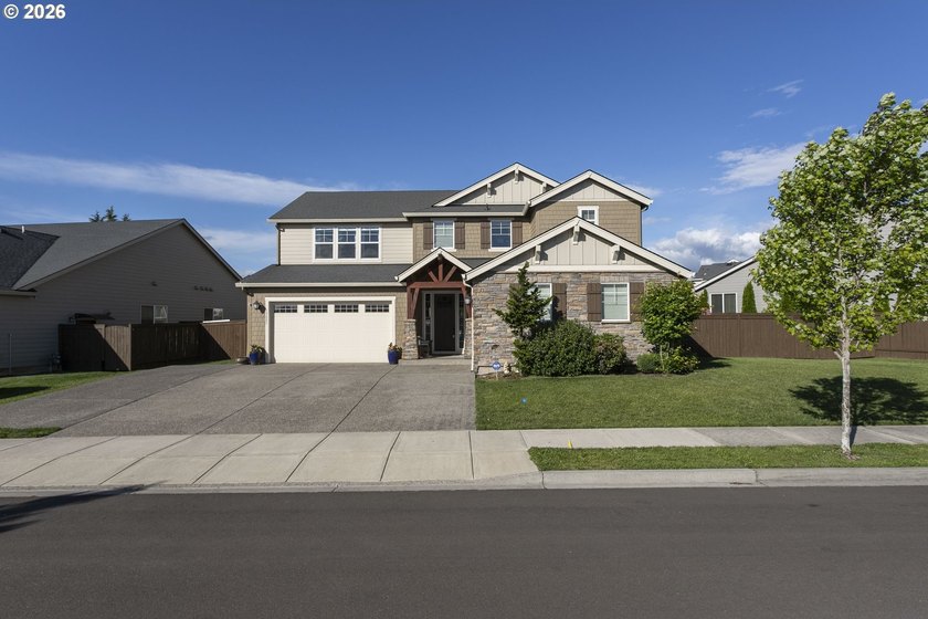 Welcome to your Dream Multi-Generational Home! This Exquisite - photo 2
