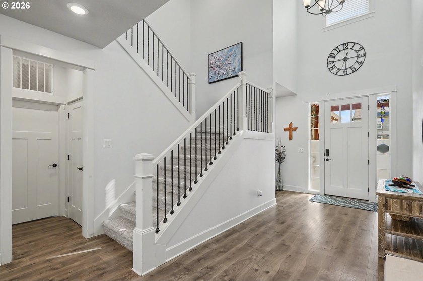 Welcome to your Dream Multi-Generational Home! This Exquisite - photo 4