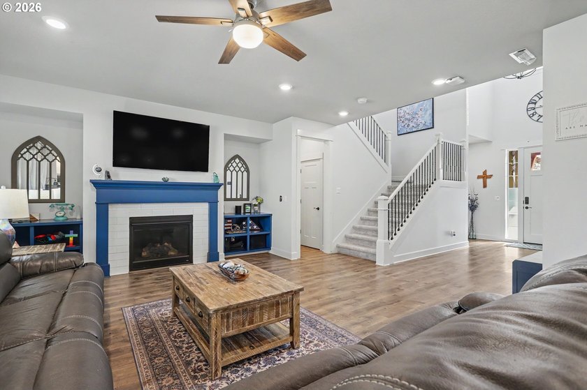 Welcome to your Dream Multi-Generational Home! This Exquisite - photo 5