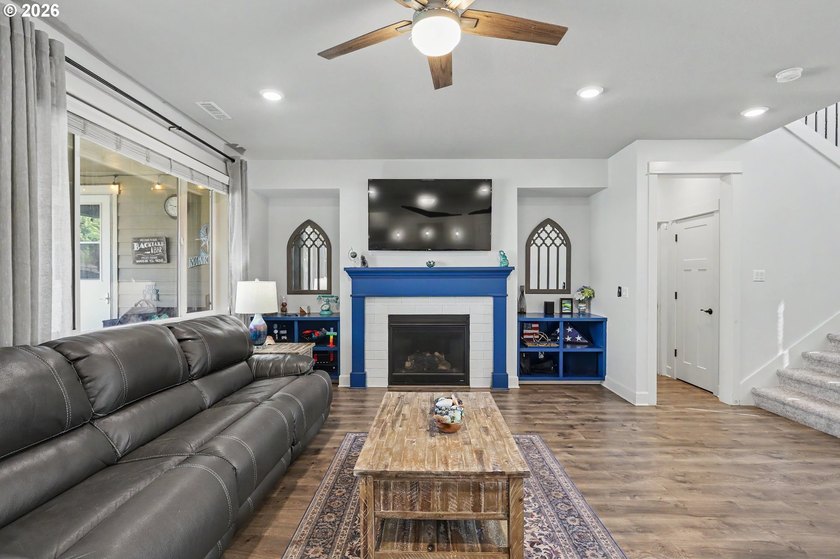 Welcome to your Dream Multi-Generational Home! This Exquisite - photo 6